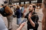 Charlie Cordes fra Valby er medlem i den Facebook-gruppe, hvor tusindvis af vrede elkunder har organiseret sig. Han mener, myndighederne og politikerne har svigtet deres opgave. Foto: Jacob Ehrbahn