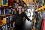Lisbeth Verstraete-Hansen er institutleder på Institut for Engelsk, Germansk og Romansk på Københavns Universitet, hvor der i år begynder 23 studerene på franskstudiet og 17 på tysk. På ti år er søgningen til de to studier styrtdykket.  Foto: Finn Frandsen