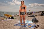 I dag var der kun 40 minutter at solbade i, men alligevel tog Frida Sørensen med sin far Carsten på stranden. Lidt har også ret.  Foto: Jacob Ehrbahn