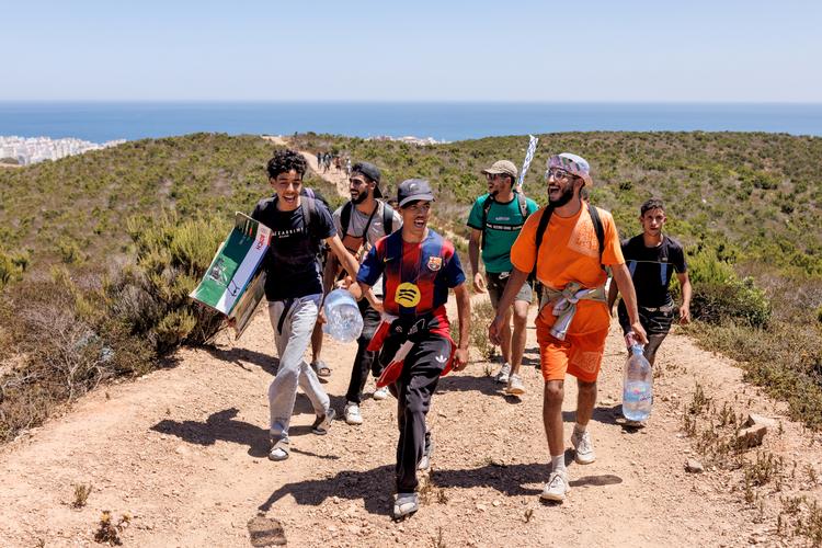 En gruppe unge Marokkanere gik tre dage fra deres hjemby Casablanca og svømmede derefter til Ceuta sammen med tusindevis af andre migranter. Foto: Jacob Ehrbahn