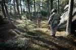 ARIKVFOTO - Hærens 1. Brigade på øvelse i Oksbøl. Den består af hærens faste personel fra flere regimenter. Her soldater fra Jydske Dragonregiment med deres kampvogn - Leopard 2A7.De er bevæbnet med hæres Gevær M/10. Militærøvelse, forsvar. Foto: Jens Dresling/Ritzau Scanpix