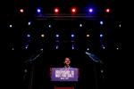 Abdul el-Sayed talte til sine tilhængere i Michigans største by, Detroit, mens stemmerne stadig blev talt op.  Foto: Jeff Kowalsky/Ritzau Scanpix
