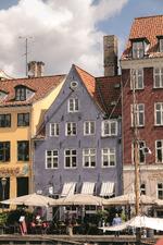 Det ekstra kvist på dette hus i Nyhavn 9. Huset kan klare det, uden at det går ud over helheden. Finurlige detaljer gør husene og beboerne levende, skriver Bente Lange. Foto: Bente Lange