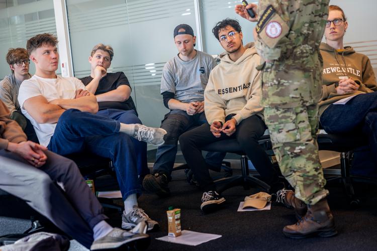 Selv om de konkrete tal er hemmelige, er det velkendt, at forsvaret har udfordringer med at fastholde soldater. Det er medvirkende til, at der indkaldes flere værnepligtige og i markant længere tid, fordi de efter de første måneder skal løse operative opgaver. Foto: Nicolai West