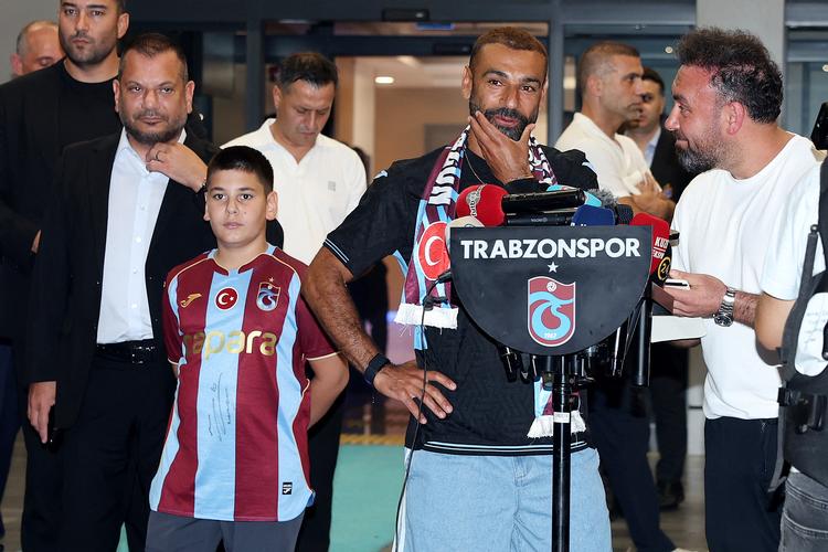 Mohamed Salah ankommer til Trabzon Airport i Tyrkiet. Foto: Nurgul Gunaydin/Ritzau Scanpix