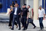 Spaniens premierminister Pedro Sanchez besøgte Ceuta umiddelbart efter migrantkrisen og inspicerer her grænseområdet til Marokko.   Foto: Jon Nazca/Ritzau Scanpix