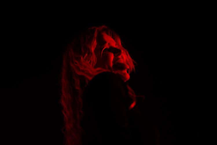 Allerede som barn havde Lina Rafn ambitioner og elskede musik. I de seneste 29 år har hun været den ene syngende og sangskrivende halvdel af duoen Infernal.  Foto: Anthon Unger
