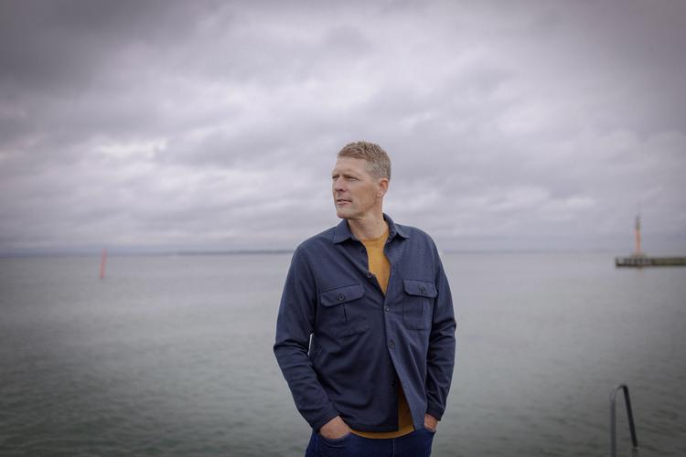 »Jeg spildte mine tyvere«, siger tv-vært Steen Langeberg om sine skuespillerdrømme:  »Jeg må være den, der har søgt allerflest gange«.  Foto: Miriam Dalsgaard