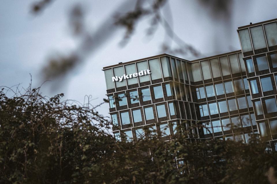 Nykredits overskud falder trods stigende renteindtægter