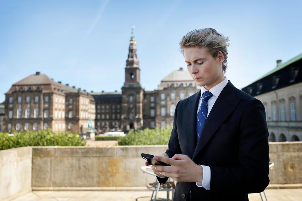 Mads Strange brugte selv SoMe til at blive valgt – nu advarer han mod »det nye online højre«