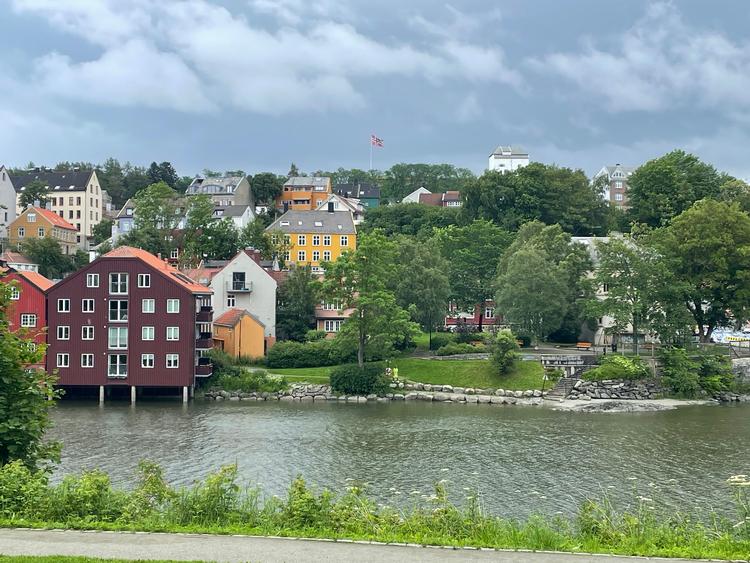 Trondheim, der ligger omkring 500 kilometer nord for Oslo, slår år for år rekord i antallet af overnatninger fra udenlandske turister.  Foto: August Henry Mortensen