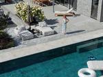 Det er Sarah Maria Nørskovs håb, at den nye pool kan blive et fedt samlingssted for familie og venner. De har allerede holdt deres første pool-party og har planer om flere. Foto: Privatfoto / Sarah Maria Nørskovs Instagram-profil @dreamhomenordic