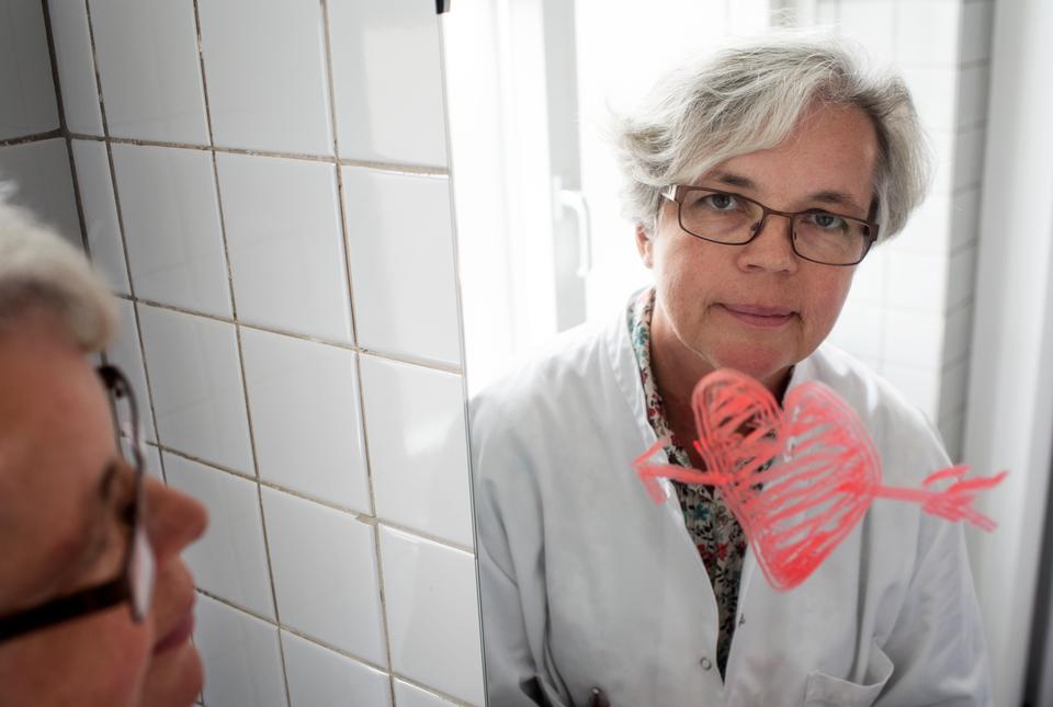Læge er Årets Laks for nybrud i behandlingen af transkønnede