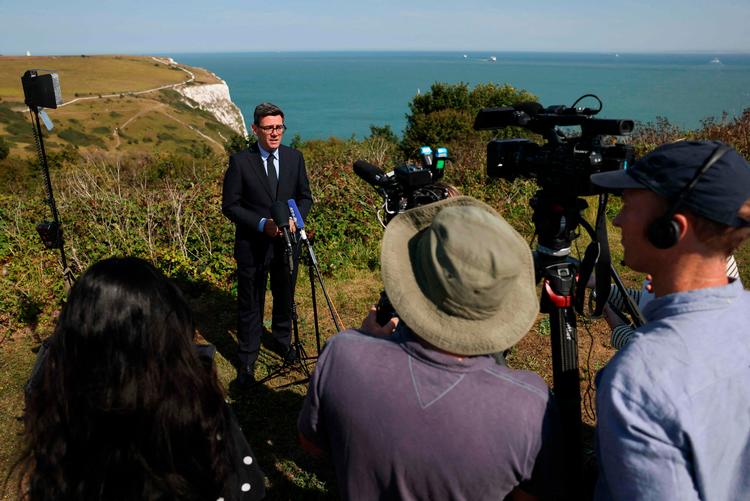 Premierminister Andy Burnham vil sørge for, at det ikke kun er de fattigste dele af det britiske samfund, der skal huse migranter. Men hans planer møder modstand i byer som Piddington. Arkivfoto: Jack Taylor