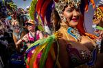 Sambarytmerne fyrede op under en folkefest foran Frederiksberg Rådhus, inden prideparaden 2026 gik mod Rådhuspladsen.  Foto: Mads Nissen