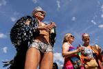 Glitter var at finde alle vegne til Copenhagen Pride-paraden 2026. På børnekinder, underbukser og i konfettikanoner.  Foto: Mads Nissen