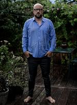 Knud Brix har skrevet en roman om en mand, der hedder Knud. Som læser føler man meget af tiden, at det er endog meget svært at vide, hvor grænsen er mellem fiktion og fakta.  Foto: Martin Lehmann