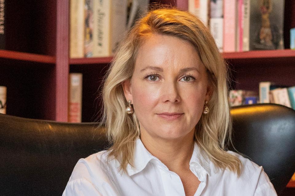Lotte Rubæk er kritisk overfor Helle Thorning-Schmidts rolle hos Meta: »Hun foregiver at være uafhængig, og det er hun måske formelt set, men det er stadig Meta, der betaler hendes løn«. Foto: Emma Fager/Pr