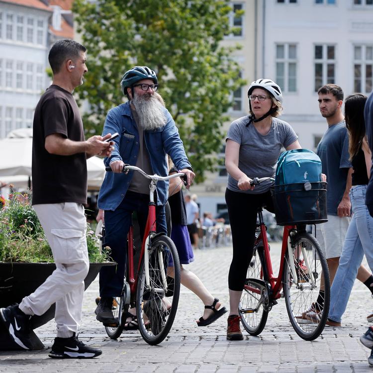 Tourists on bikes on Strøget. Foto: Jens Dresling