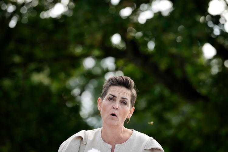 »Jeg synes, det er ærgerligt, at I ikke vil respektere det«, sagde Pia Olsen Dyhr efter 17 minutters spørgeregn under SF's første pressemøde som regeringsparti. Foto: Jens Dresling