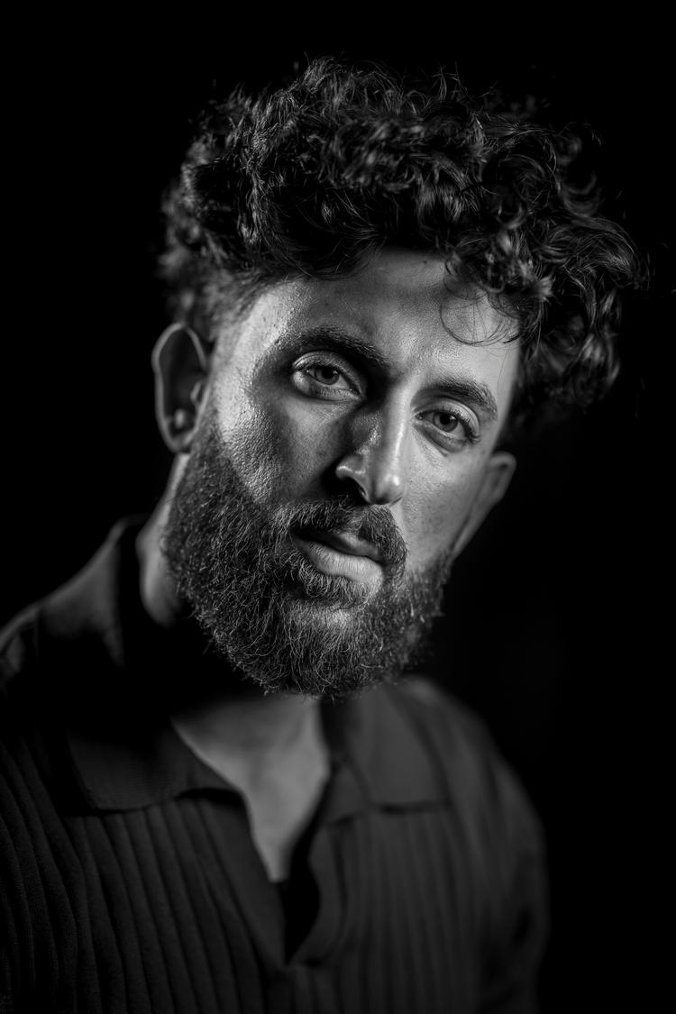 I rollen som Yahya Hassans lillebror mærker Arian Kashef familiens smerte helt tæt på. Foto: Mads Nissen