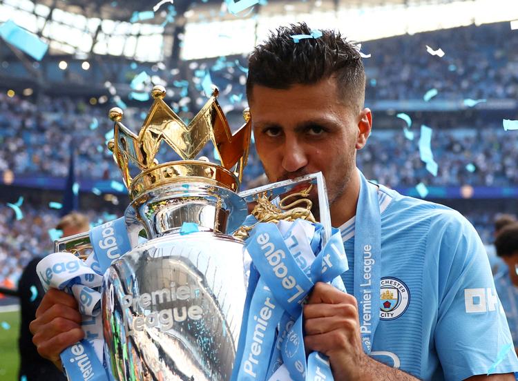 Rodri med Premier League-trofæet i 2024. Foto: Lee Smith/Ritzau Scanpix