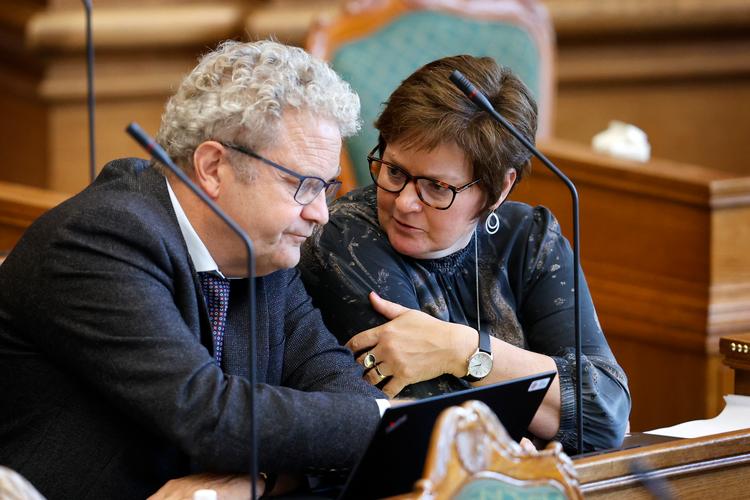 Preben Bang Henriksen og Anni Matthiesen ses her i Folketingssalen. Foto: Jens Dresling (arkiv)