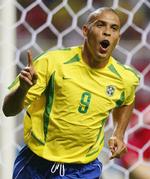   Med højre pegefinger hævet og munden formet som et stort O. Sådan fejrede Ronaldo de fleste af sine mål. Og det var mange. Foto: Jerry Lampen/Ritzau Scanpix