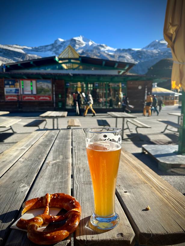 From the happy days of a half-liter of weissbier at the mid-station in Hintertux, Tyrol in Austria. Privatfoto 