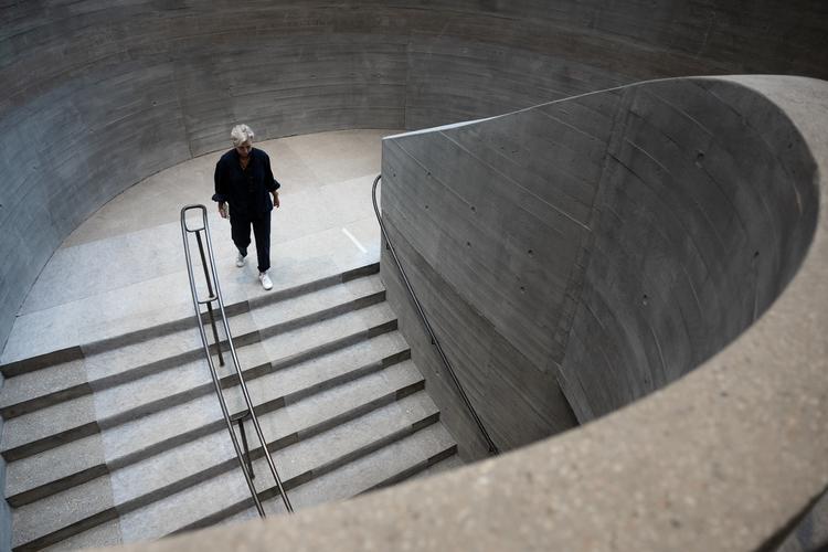 Trappen ned til de nye underjordiske udstillingslokaler. Foto: Thomas Borberg