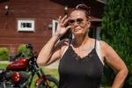 Kørelæreren Lone Kjærgaard har fundet ro i sin kolonihave.  Foto: Carsten Overbye/Kompagniet/TV 2