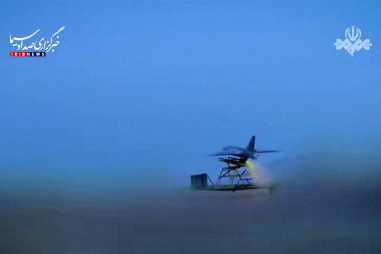 Iransk stats-tv har bragt tv-billeder af iranske angrebsdroner, der sendes afsted mod mål i blandt andet Kuwait. Foto: -/Ritzau Scanpix