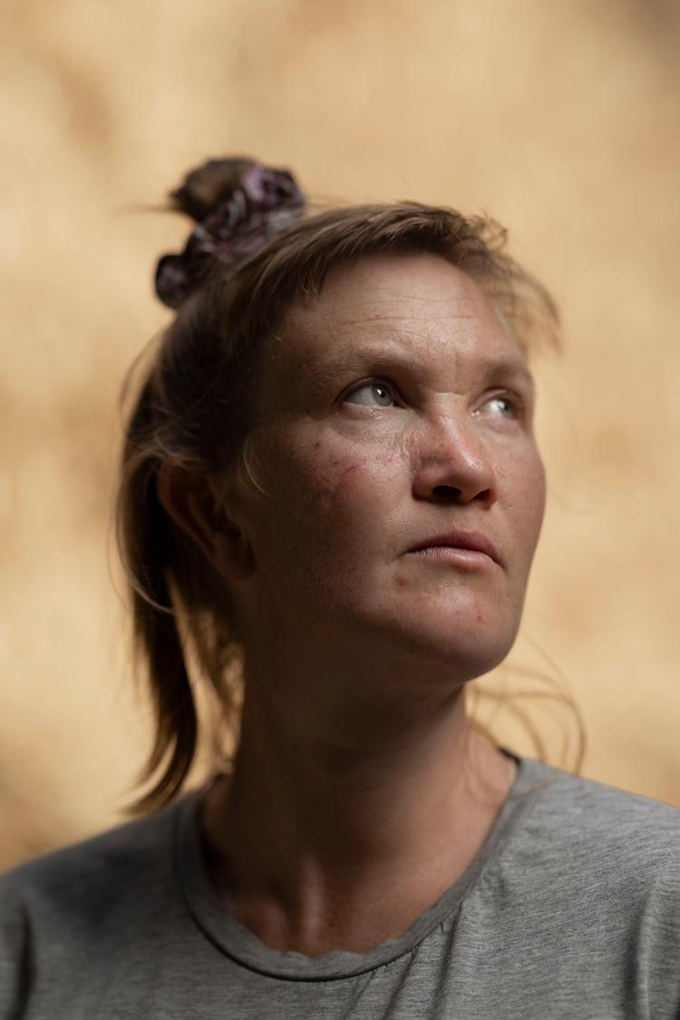 Hester Callaghan lever af at dyrke frugt og grønt på Samsø – et erhverv, hun kalder både meningsfuldt og økonomisk risikabelt. Foto: Karla Ellingsøe