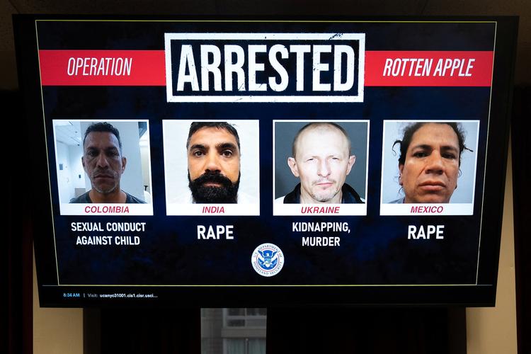 Føderale myndigheder kunne i tirsdags fortælle om den såkaldte Operation Rotten Apple. 2.100  personer uden lovligt ophold blev i august tilbageholdt af myndighederne alene i New York-området, og mange af dem skal ifølge ABC News nu tvangsdeporteres.  Foto: David Dee Delgado/Ritzau Scanpix