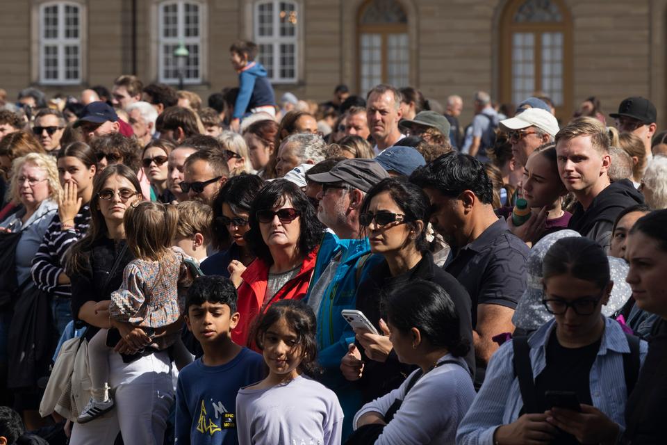 Der var trængsel på Amalienborg Slotsplads selv i begyndelsen af september. Foto: Vilma Søndergaard