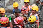 I ni dage var Sanjay Shah spærret inde i den tunnel, hvor han arbejdede, da en tsunami af vand, mudder og klippestykker oversvømmede tunnelen. Fredag blev han reddet ud til stor jubel. Foto: Nepal Army/Ritzau Scanpix