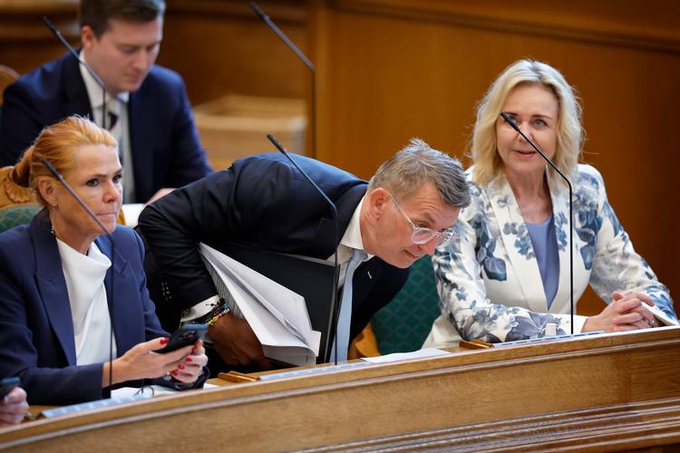 Gødskningsloven stjal billedet i dansk politik i sidste uge. Inger Støjberg (DD), Troels Lund Poulsen (V) og Mona Juul (K) ses her under den afsluttende debat. Foto: Jens Dresling