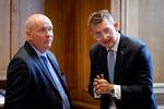 Søren Gade og Troels Lund Poulsen under sidste uges debat om gødskningsloven. Foto: Jens Dresling