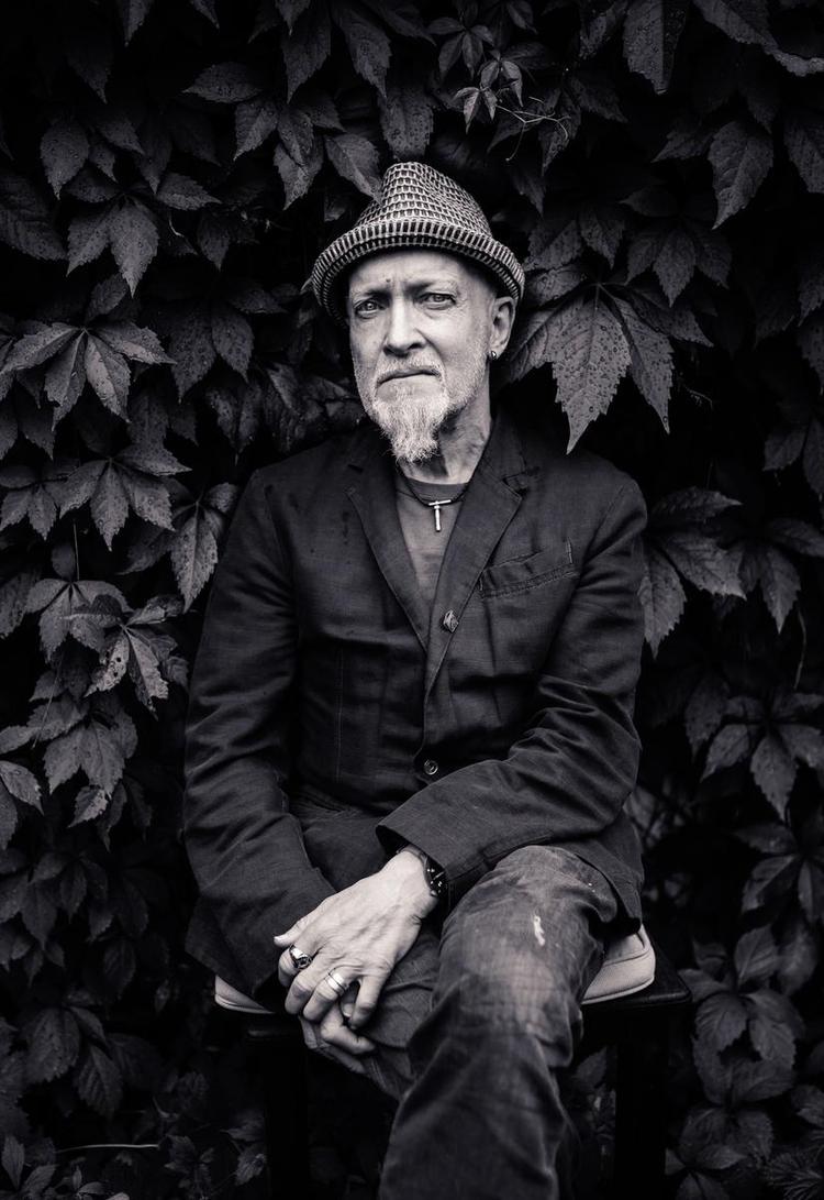 Lars Saabye Christensen hygger sig med uhyggen, der spejler vores eget vildt voksende new speak. Det gør han i romanen 'Folkets Palads'. Foto: Nina Djærff Cappelen Damm