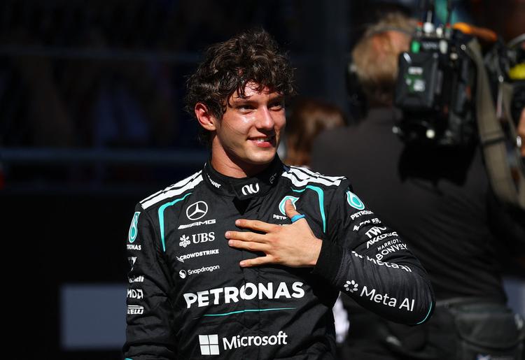 Den 20-årige Mercedes-kører Kimi Antonelli er godt på vej til at blive den yngste kører nogensinde til at vinde Formel 1-titlen. Foto: Albert Gea/Ritzau Scanpix