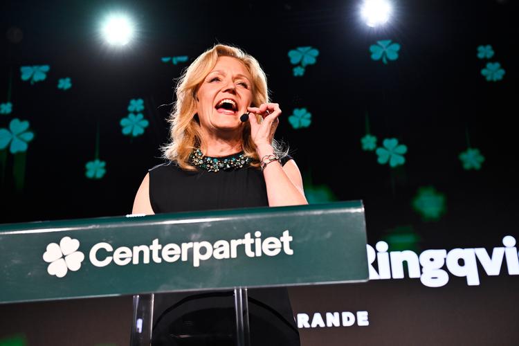 Centerpartiets leder Elisabeth Thand Ringqvist på valgaftenen. Foreløbig ligger Centerpartiet på 7,1 procent.  Foto: 10080 Fredrik Sandberg /tt/Ritzau Scanpix
