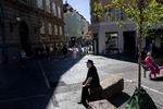 Arkitekt og byplanlægger Jan Gehl har lært af København og kæmpet for trivsel i byrum verden over.  Her sidder han ved Nørreport Station. Arkivfoto:  Mads Nissen