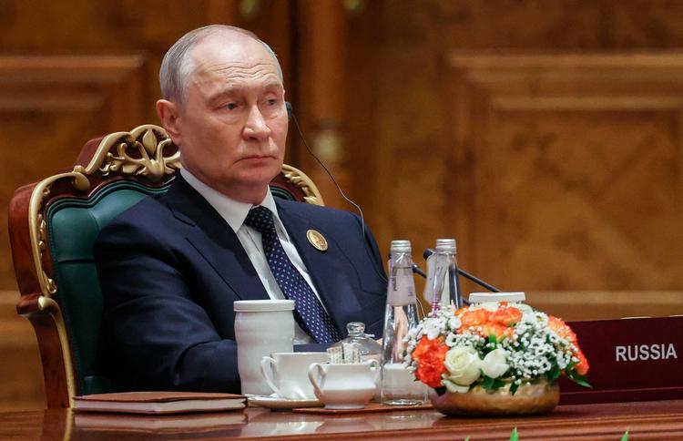 Ruslands præsident Putin kommer til at se noget, andre ikke skal regne med at se: det reelle resultat af weekendens russiske parlamentsvalg. Foto: Alexander Kazakov/Ritzau Scanpix