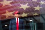 Donald Trump ved vælgermøde i North Carolina onsdag. Her gav han sin opbakning til republikanernes kandidat til Senatet, Michael Whatley, der er bagud i målingerne.  Foto: Kevin Lamarque/Ritzau Scanpix