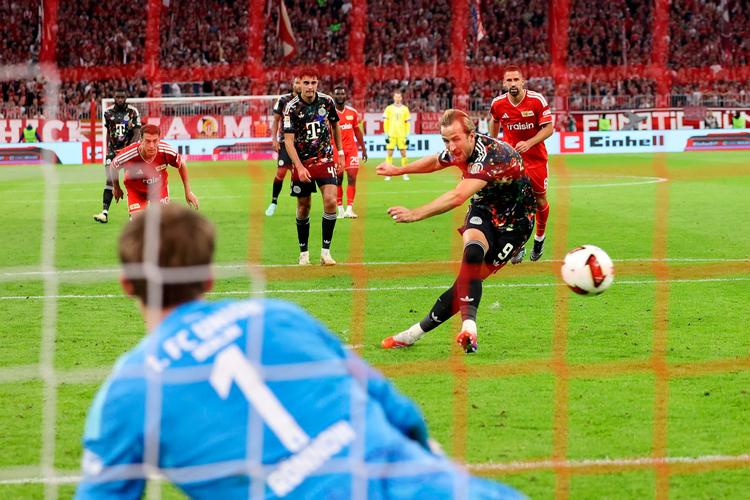 Den danske målmand Frederik Rønnow blev passeret hele syv gange i fredagens bundesligakamp mellem Union Berlin og Bayern München. Foto: Alexandra Beier/Ritzau Scanpix