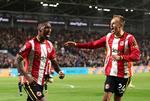 Mikkel Damsgaard (th.) spillede en rolle i Brentfords to første scoringer i 3-0-sejren over Chelsea i Premier League. Foto: David Klein/Ritzau Scanpix