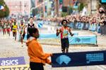 Dawit Seare og Jakob Ingebrigtsen under femkilometerdistancen ved World Athletics Road Running Championships Copenhagen i København, lørdag den 19. september 2026. (Foto: Emil Nicolai Helms/Scanpix 2026)   Foto: Emil Nicolai Helms/Ritzau Scanpix