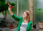 Astrofysiker Tina Ibsen forlod forskningen og besluttede sig for at formidle om rummet til den brede befolkning gennem events, podcast og populærvidenskabelige bøger. For at vække nysgerrigheden hos danskerne.  Foto: Emil Hougaard