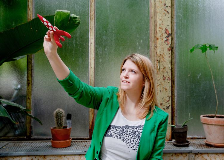 Astrofysiker Tina Ibsen forlod forskningen og besluttede sig for at formidle om rummet til den brede befolkning gennem events, podcast og populærvidenskabelige bøger. For at vække nysgerrigheden hos danskerne.  Foto: Emil Hougaard