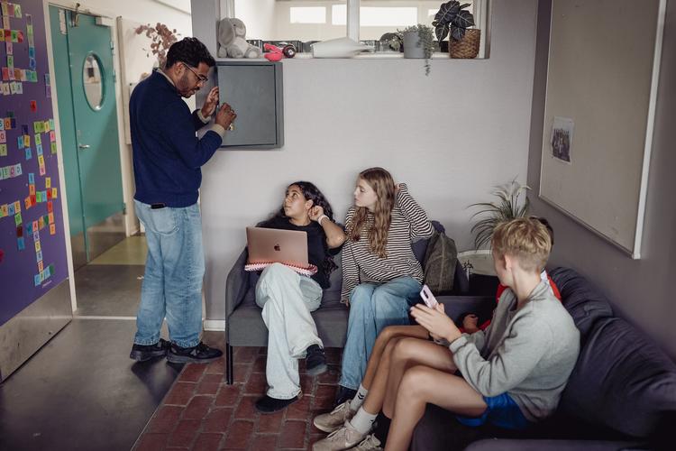 På Søndersøskolen i Værløse har mobilerne været låst inde i omkring to år. Også computere skal være pakket væk, medmindre der er et formål med at bruge dem i undervisningen. Foto: Miriam Dalsgaard